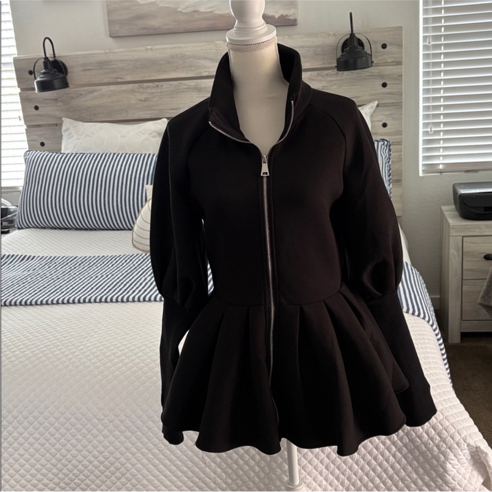 AKIRA
bomber puff sleeve size small mini dress brand new with tags. Black